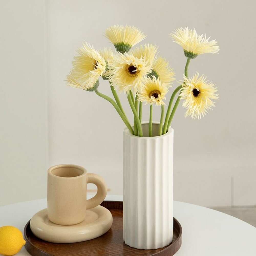 Neutral Ceramic Vase – Elegant Tabletop Piece